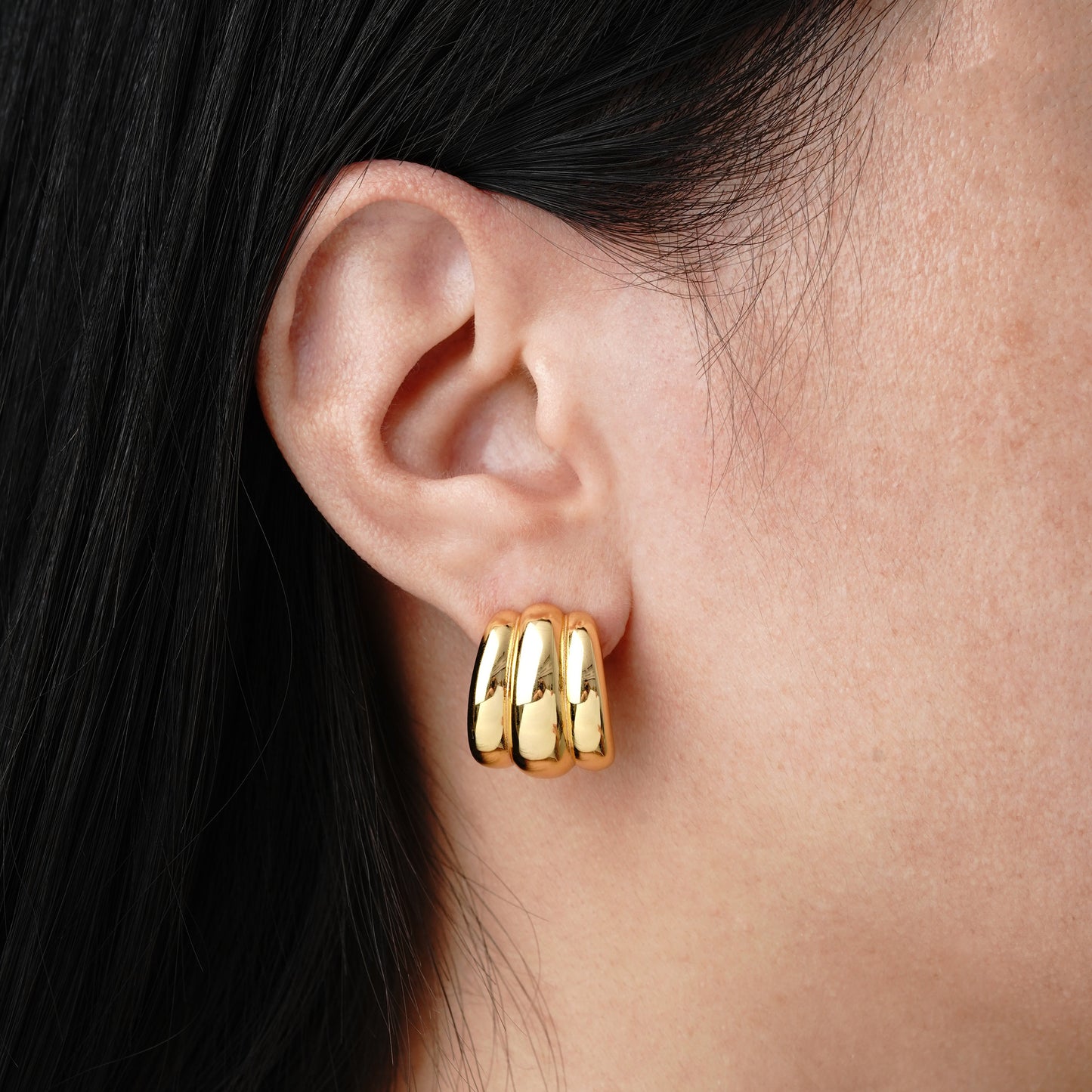 Shell Huggie - Oro 18K