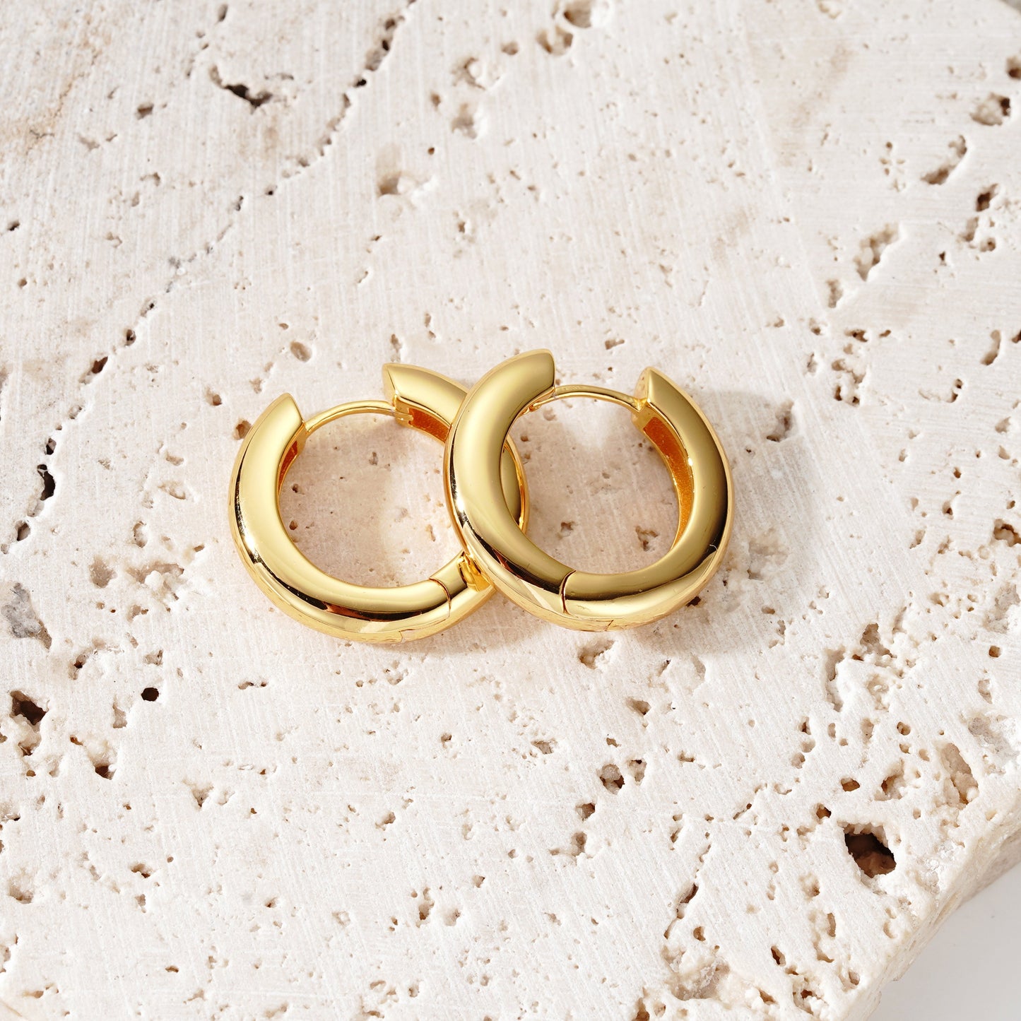 Tube Hoop Medium - Oro 18K