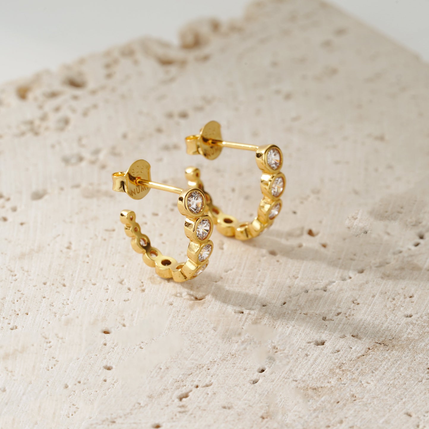 Bezel Huggie - Oro 18K