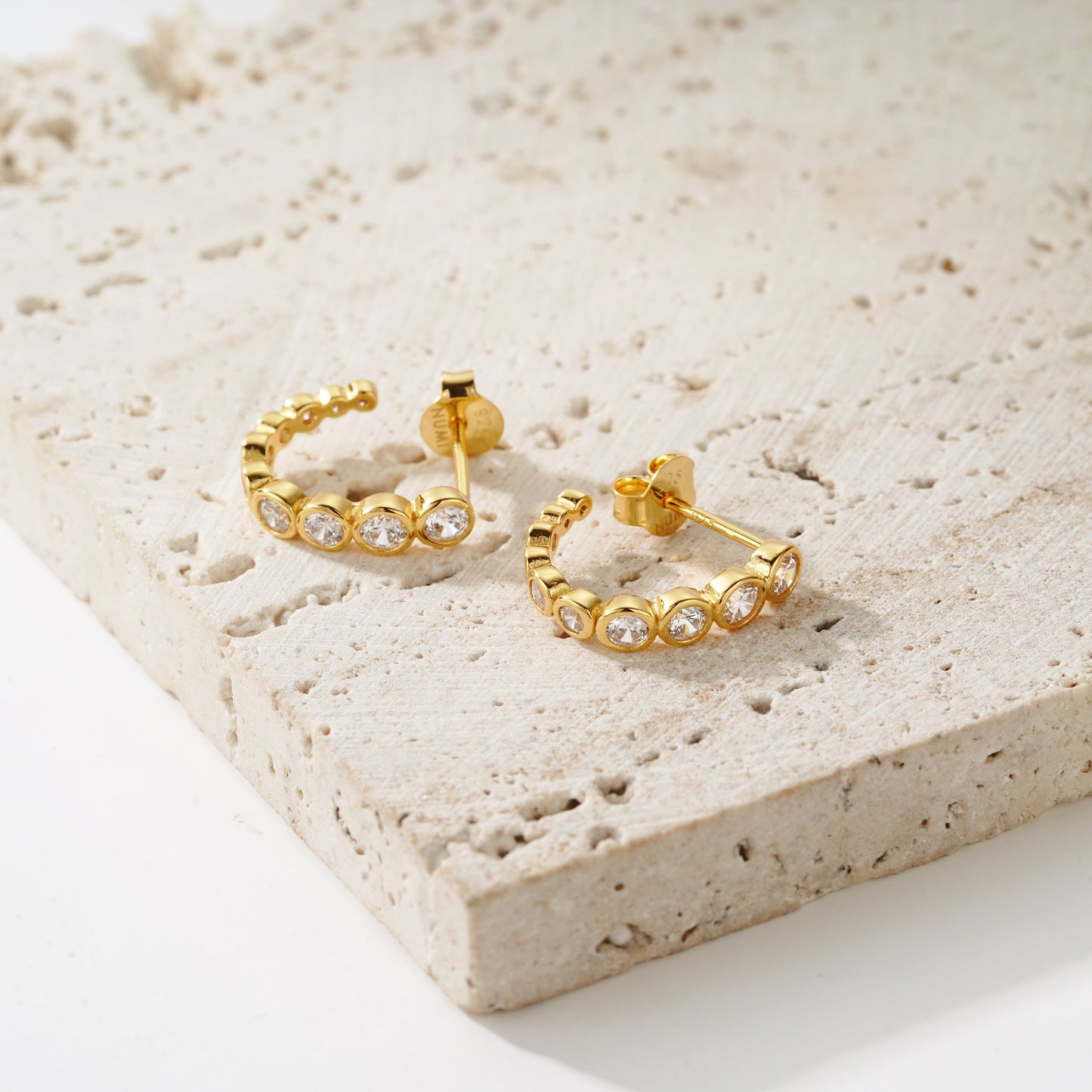 Bezel Huggie - Oro 18K