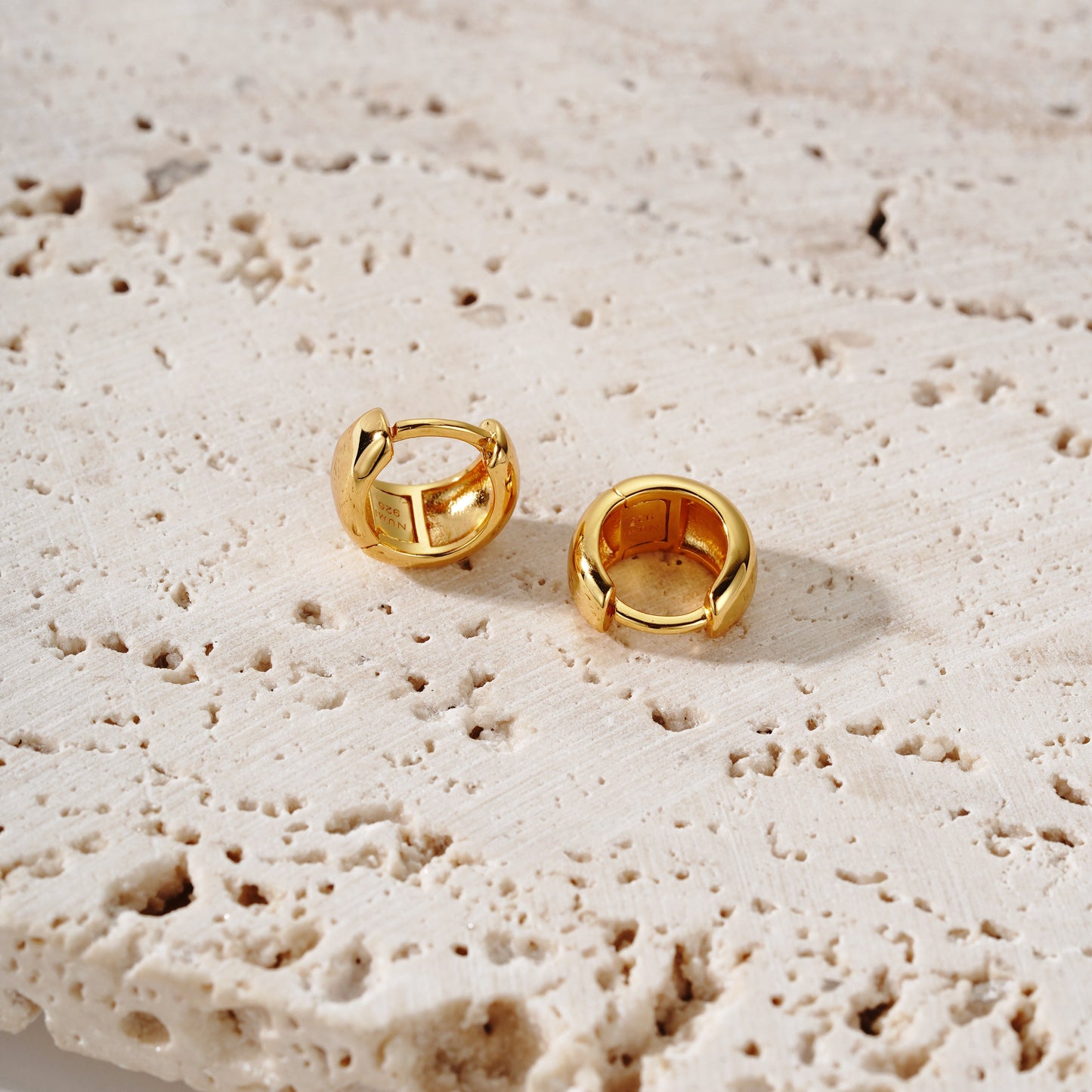 Bold Hoop Small - Oro 18K