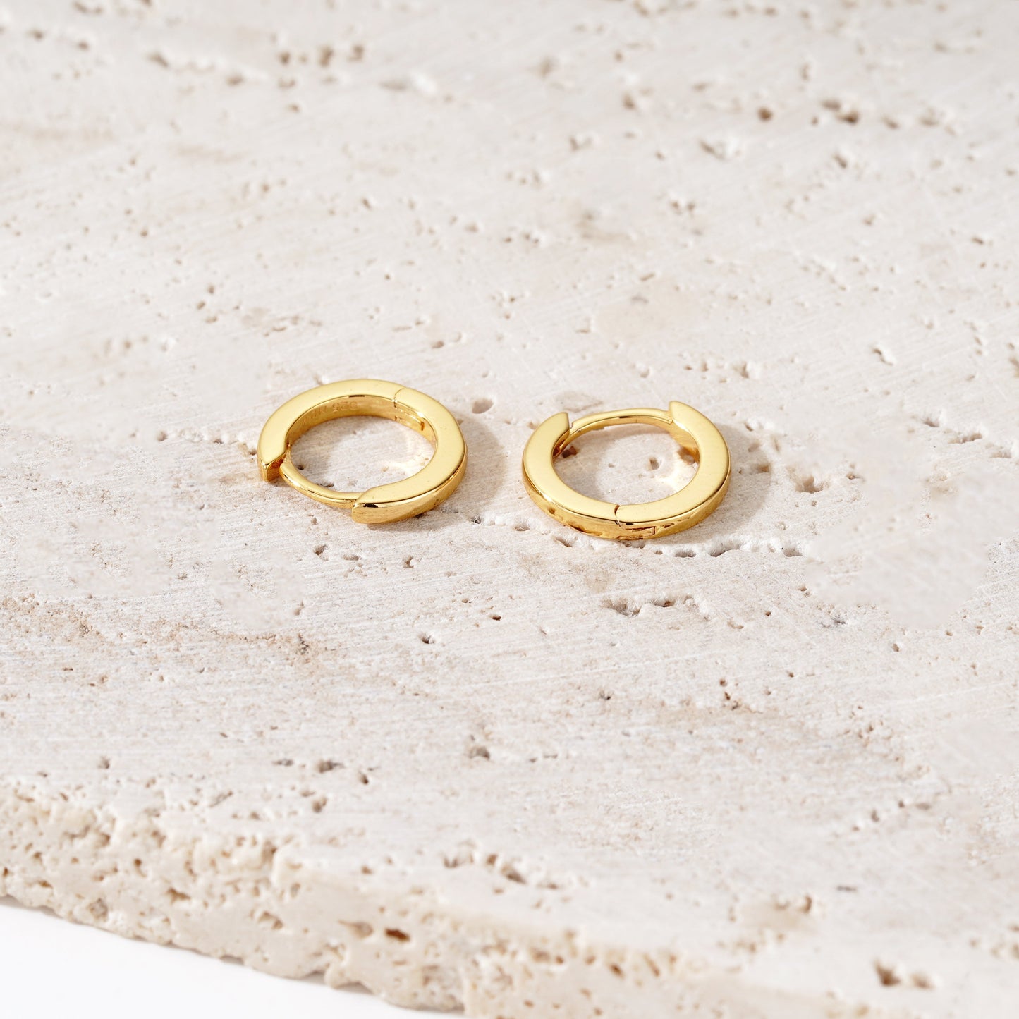 Flat Hoop Medium - Oro 18K