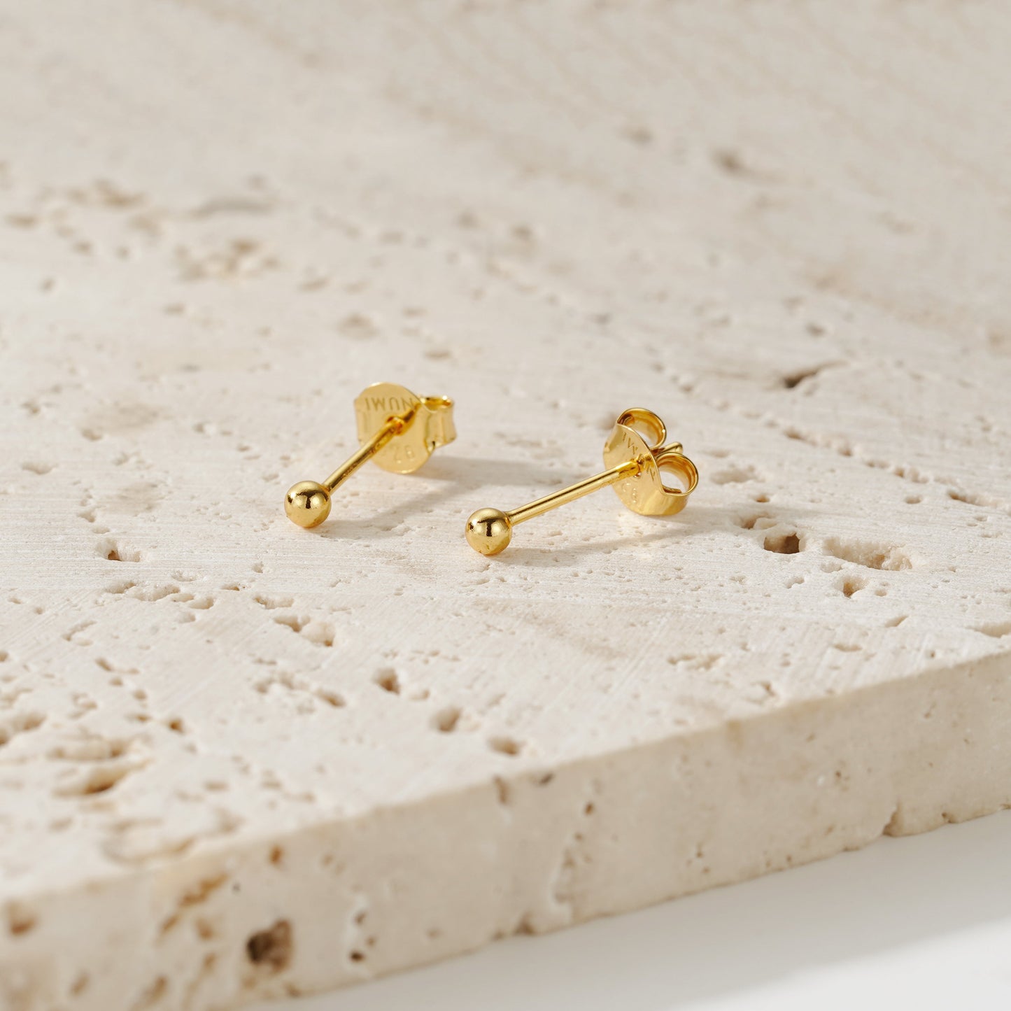 Dot Stud - Oro 18K