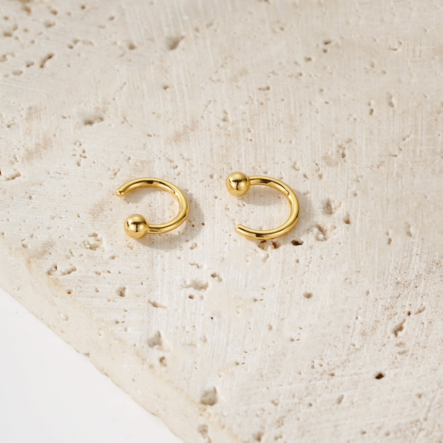 Dot Mini Huggie - Oro 18K