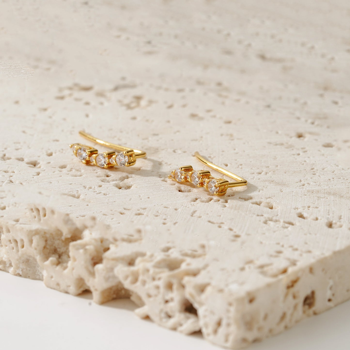 Sparkle Ear Climber - Oro 18K